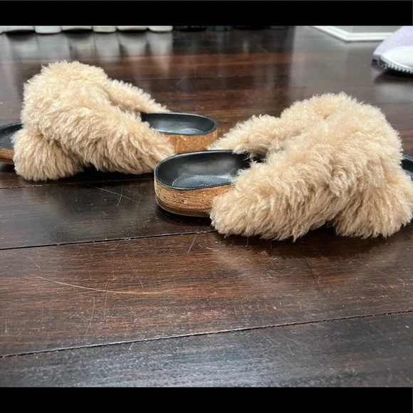 Chloè Kerenn shearling flat sandals - Picture 10 of 13